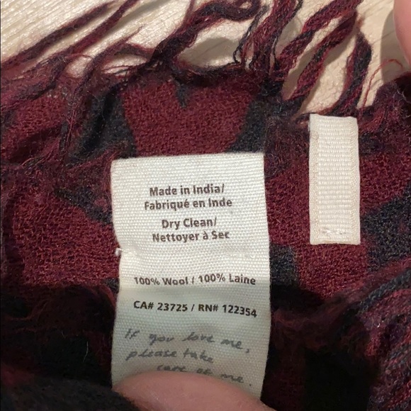 WILFRED wool blacker scarf, red / black print - Picture 3 of 4